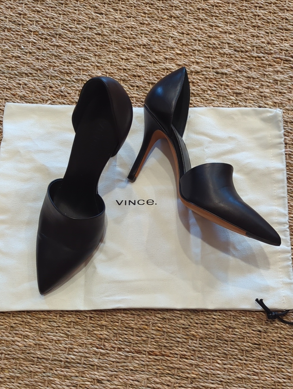 Vince Claire Black Pumps